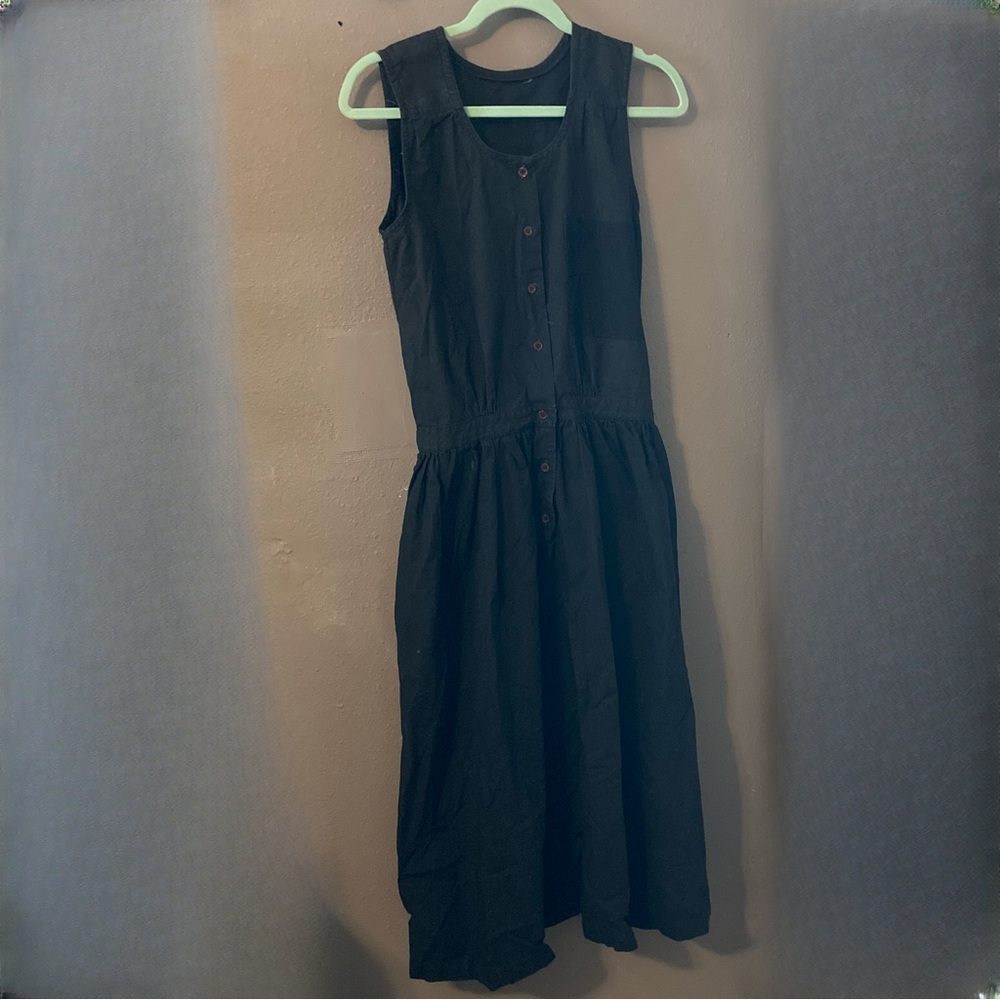 Classic Sleeveless Black Button-Front Dress